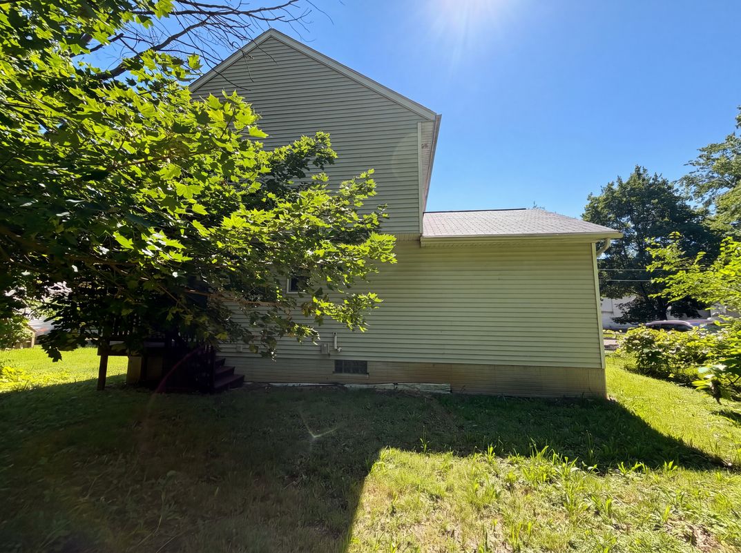 Photo 5 of 19 of 1004 Bellows St, Akron, OH