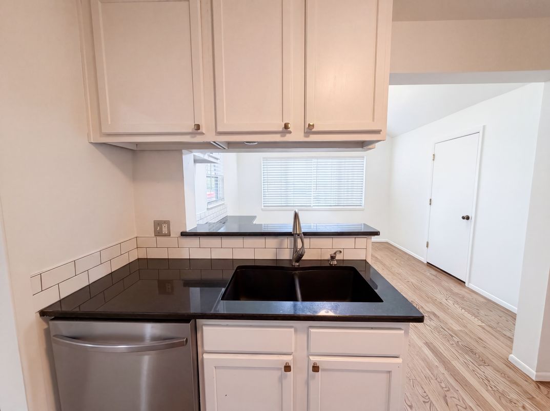 Photo 8 of 33 of 1741 S Krameria Way, Denver, CO