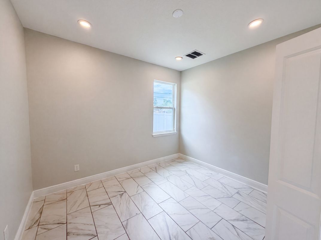 Photo 14 of 18 of 1140 Bancroft St, Deltona, FL