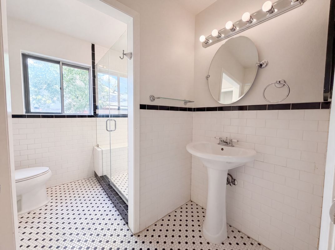 Photo 13 of 21 of 326 De Soto Dr, Universal City, TX