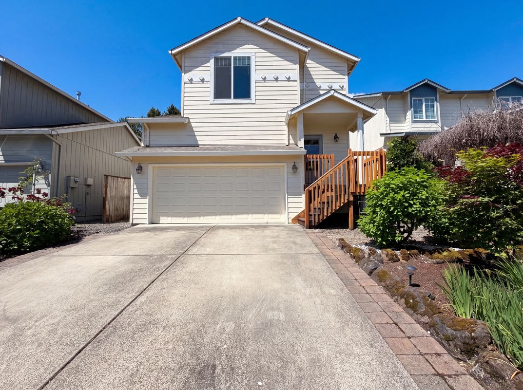 Property photo 1 of 3344 Oakcrest Dr