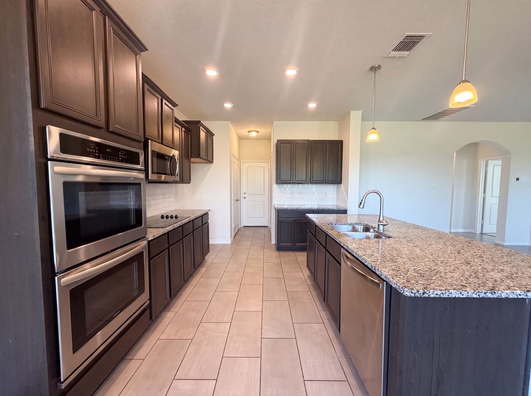 Photo 6 of 19 of 5614 Fenton Ln, Belton, TX