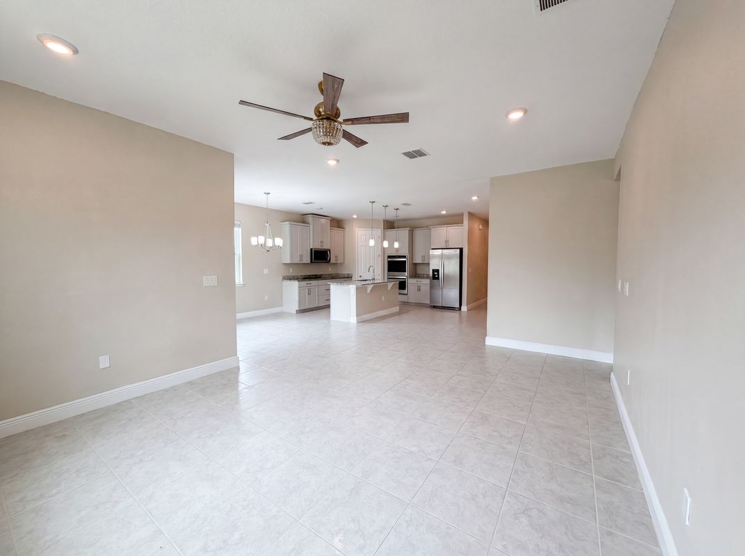 Property photo 3 of 528 Bellissimo Pl