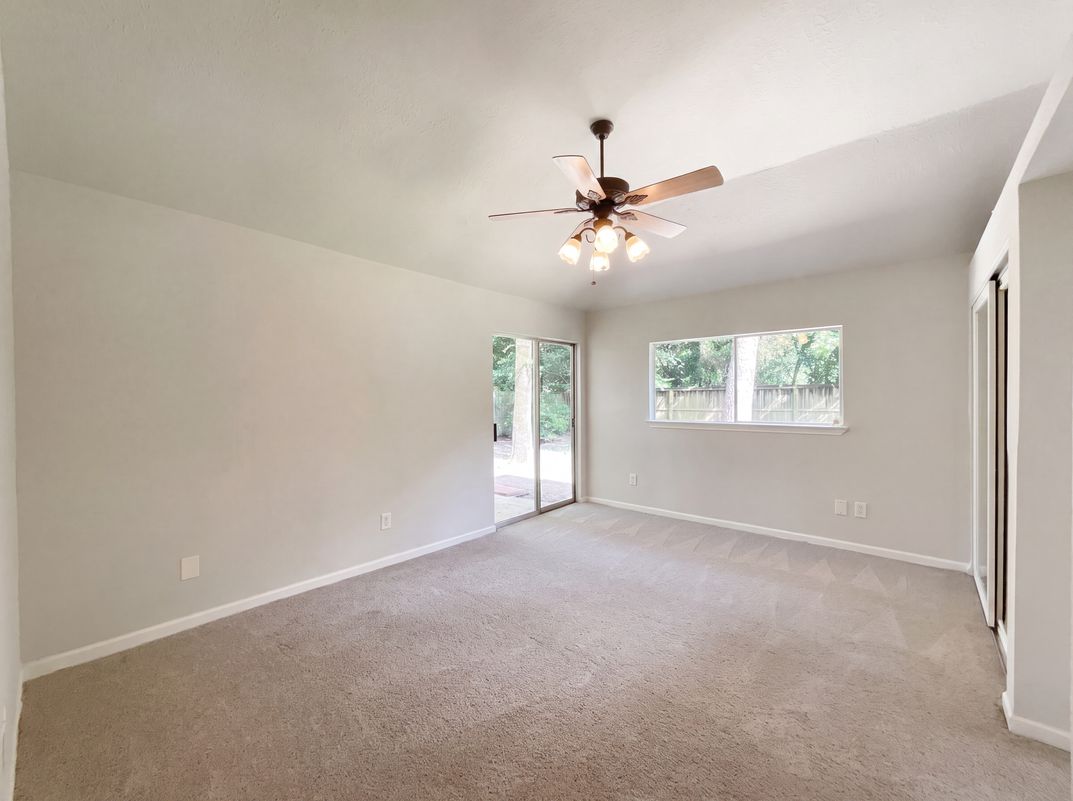 Photo 4 of 16 of 4911 Creek Shadows Dr, Kingwood, TX