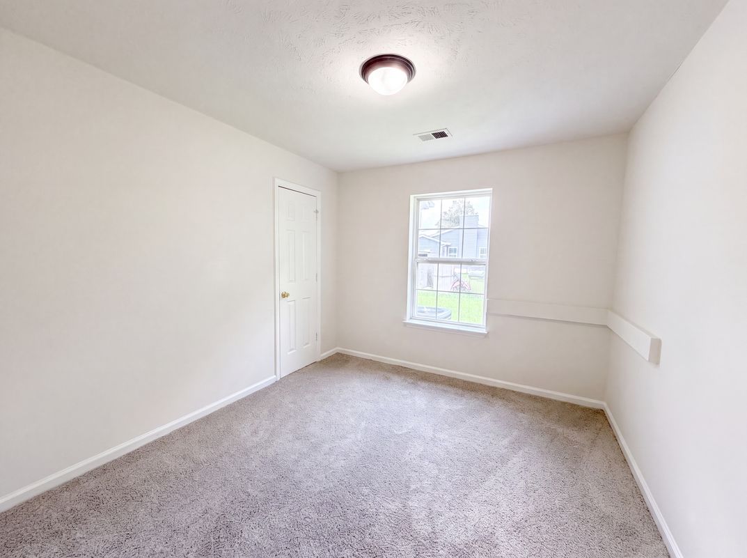 Photo 13 of 20 of 499 Holland Ridge Dr, La Vergne, TN