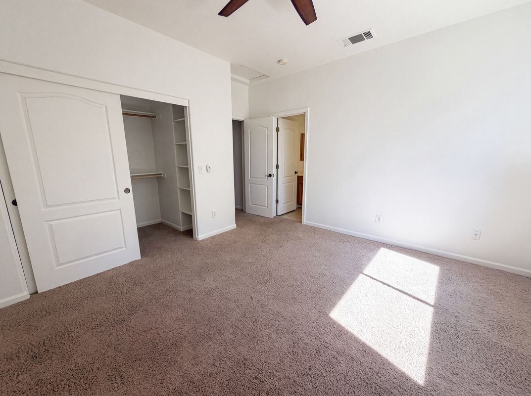 Photo 16 of 22 of 915 Wallace Dr, Woodland, CA