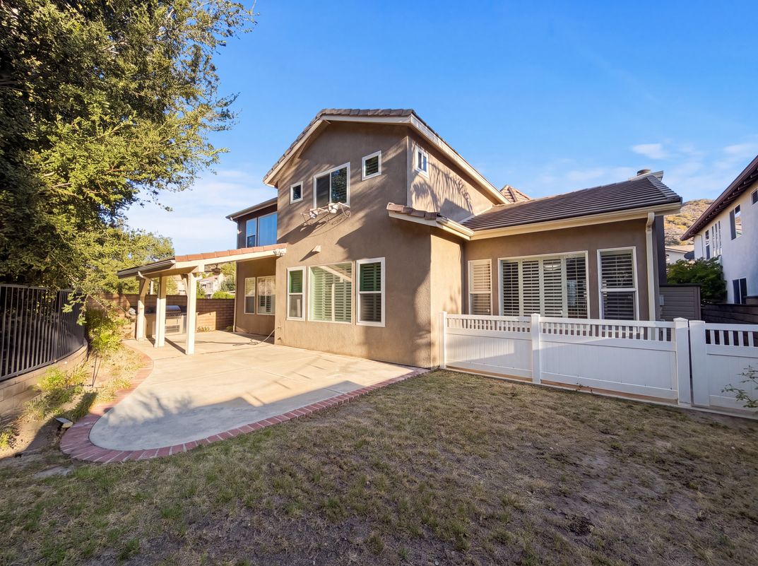 Photo 5 of 37 of 25701 Chestnut Way, Stevenson Ranch, CA