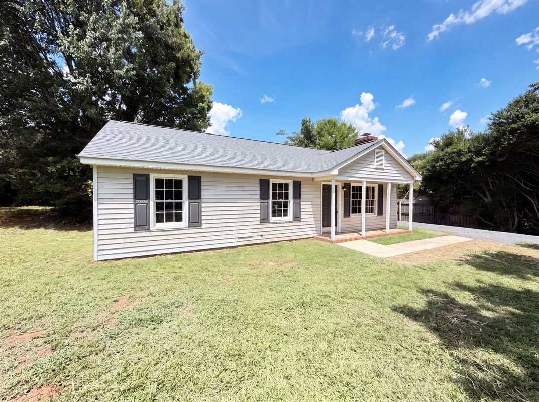 Photo 13 of 16 of 6912 Fieldlark Ln, Charlotte, NC