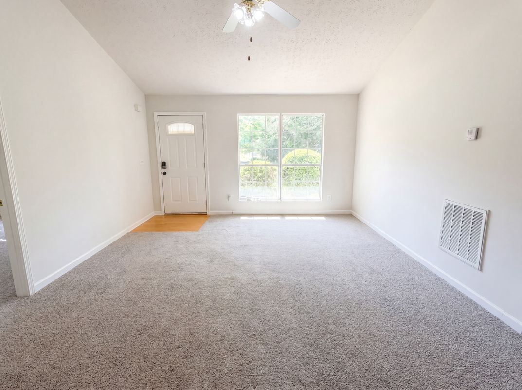 Photo 8 of 27 of 182 Livingston Ln, Covington, GA