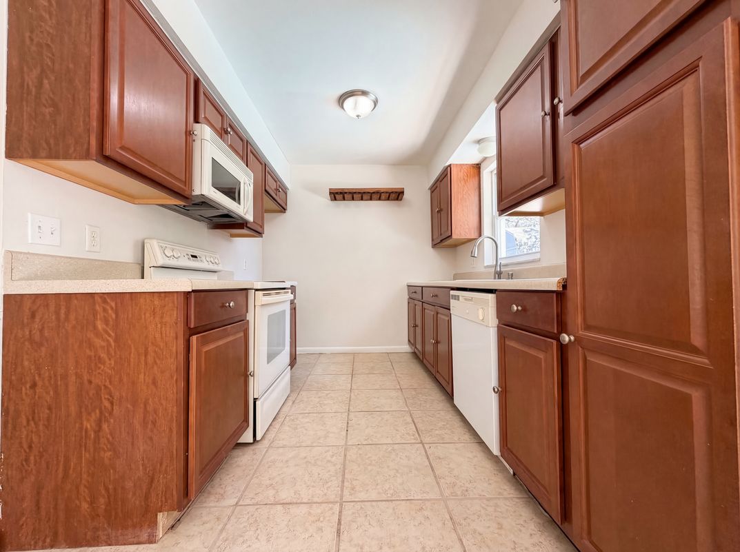 Photo 13 of 24 of 909 Winchester Ct, Brandon, FL
