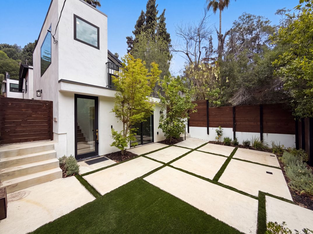 Photo 24 of 30 of 8723 Lookout Mountain Ave, Los Angeles, CA