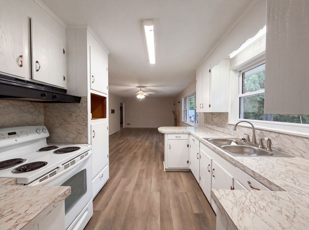 Photo 2 of 19 of 128 Greenview Dr, Kannapolis, NC