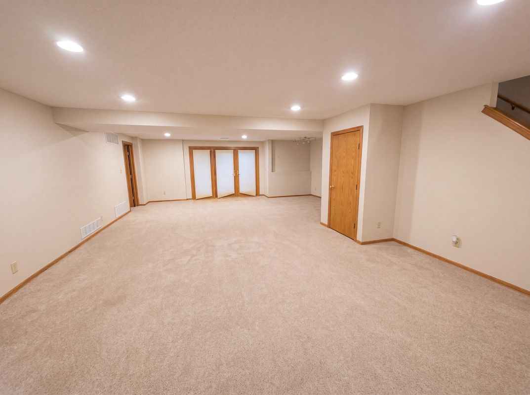 Photo 16 of 30 of 945 N Woodridge Ct, Wichita, KS