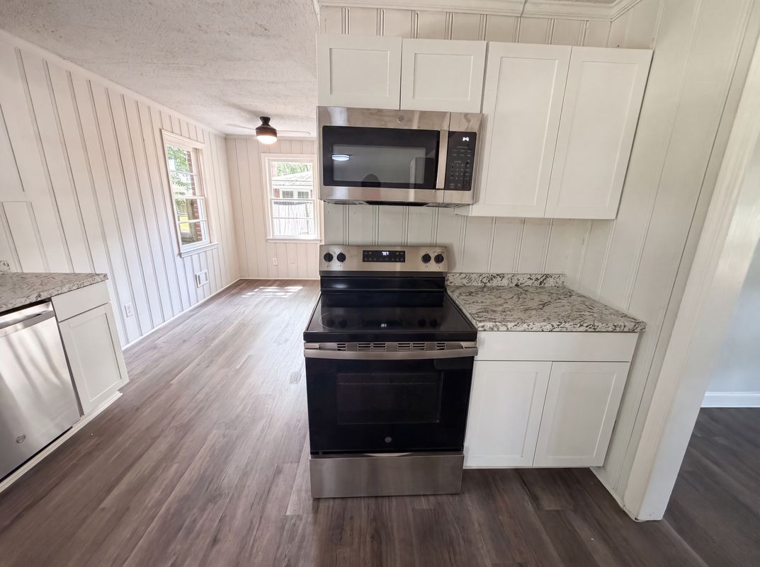 Photo 12 of 27 of 1425 Hollyberry Ln, West Columbia, SC