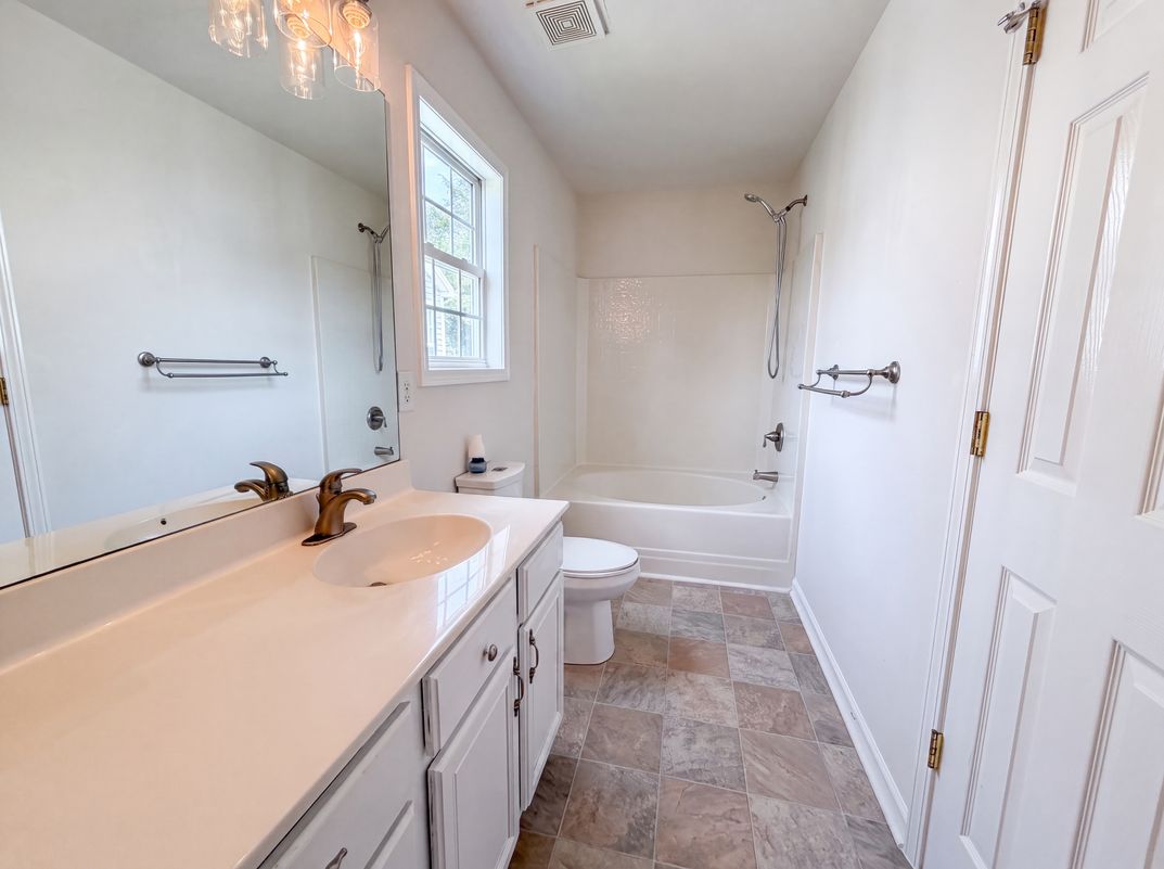 Photo 12 of 17 of 5714 Waverly Lynn Ln, Charlotte, NC