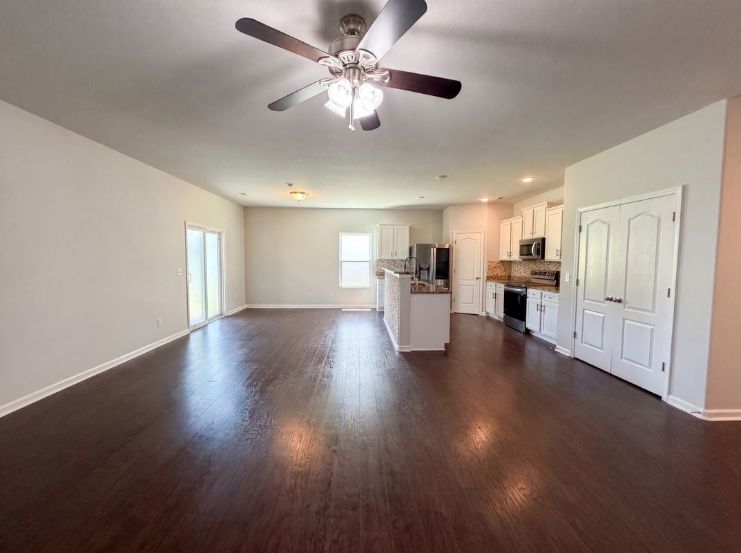 Photo 6 of 17 of 4034 Rosfield Dr, Charlotte, NC