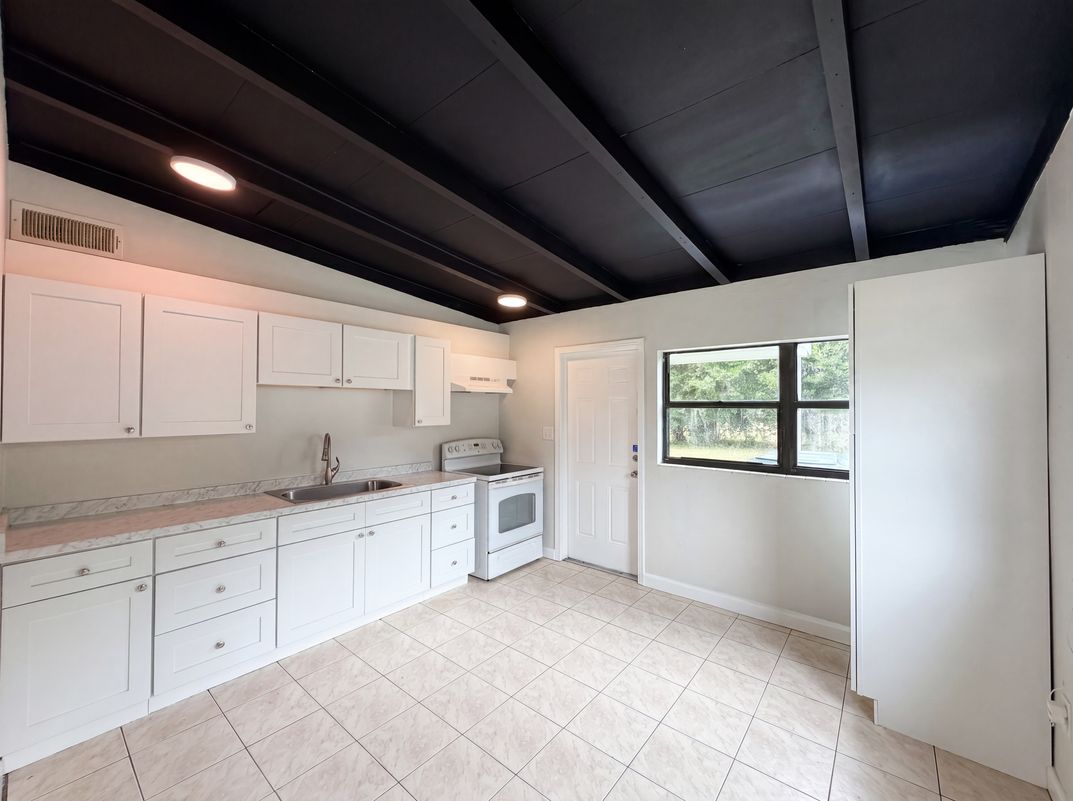 Property photo 2 of 917 Golden Rule Ct N