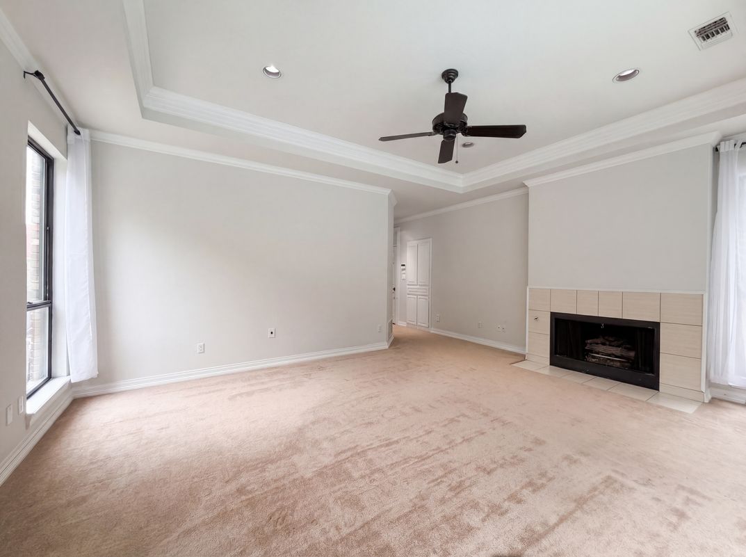 Photo 11 of 28 of 2405 Castle Rock Rd, Arlington, TX