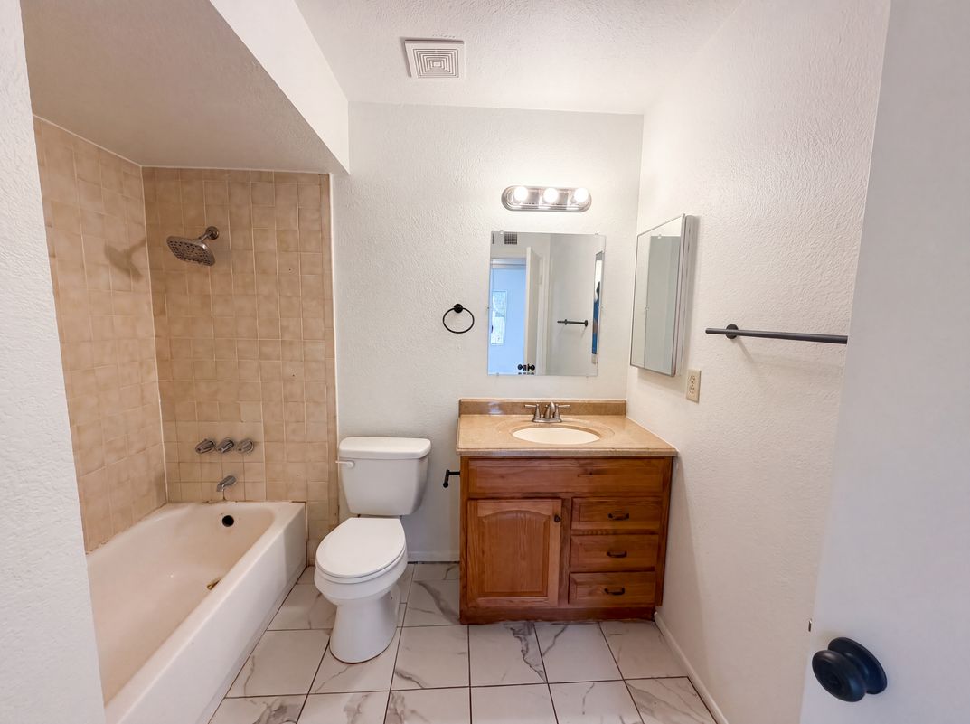 Photo 14 of 21 of 6036 N 72nd Dr, Glendale, AZ