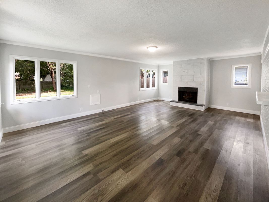 Property photo 3 of 8040 Goldenrod Ct