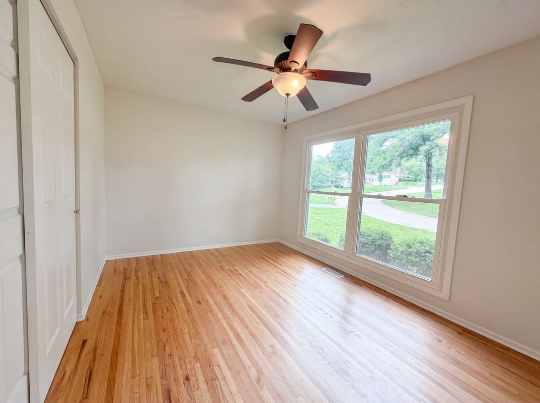 Photo 10 of 25 of 207 Renaldo Dr, Chesterfield, MO