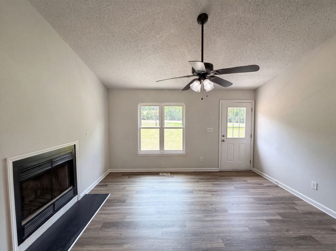 Property photo 3 of 128 Mill Creek Dr