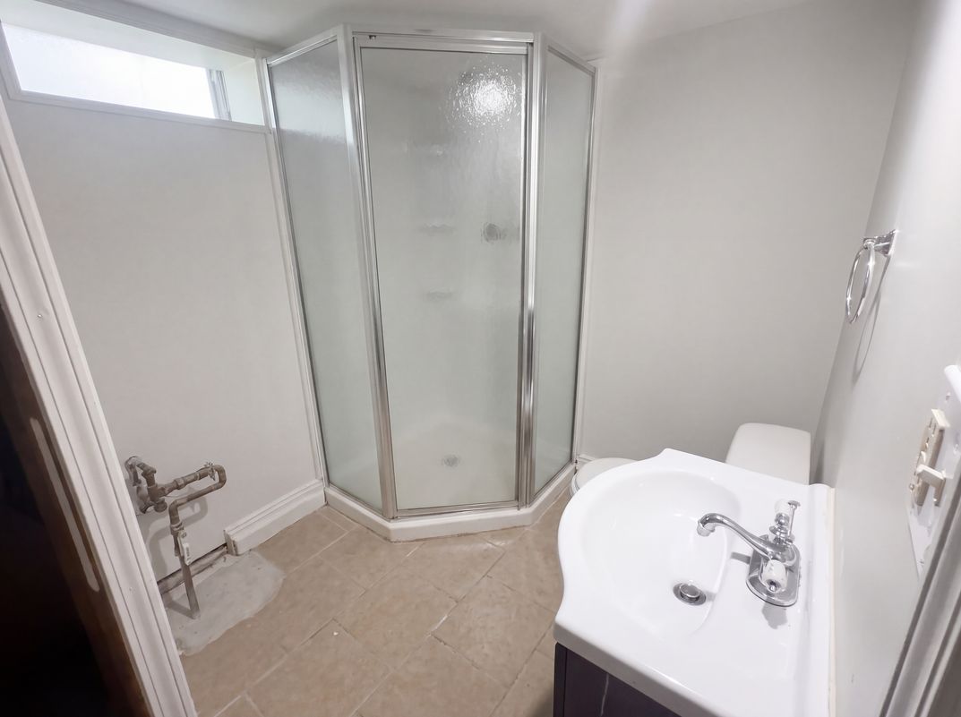Photo 7 of 20 of 17590 Eastland St, Roseville, MI
