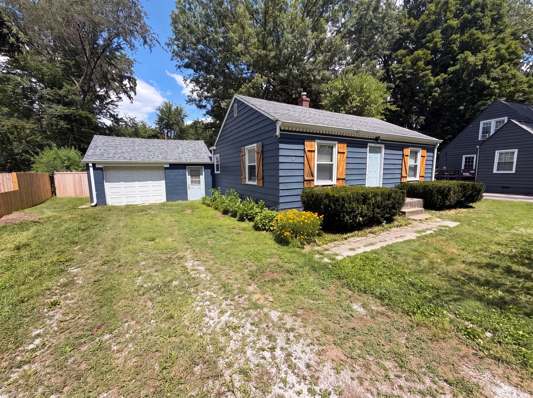 Photo 16 of 19 of 2308 E 69th St, Indianapolis, IN