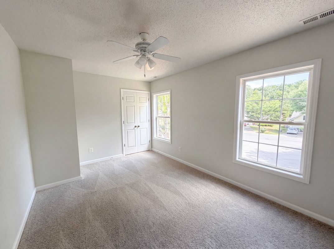 Photo 9 of 18 of 708 Woodgreen Dr, Durham, NC
