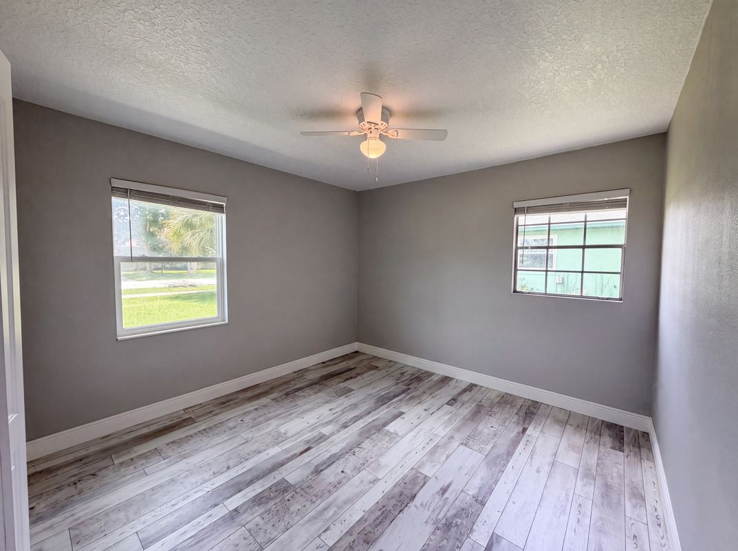 Photo 13 of 24 of 1044 E Lombardy Dr, Deltona, FL