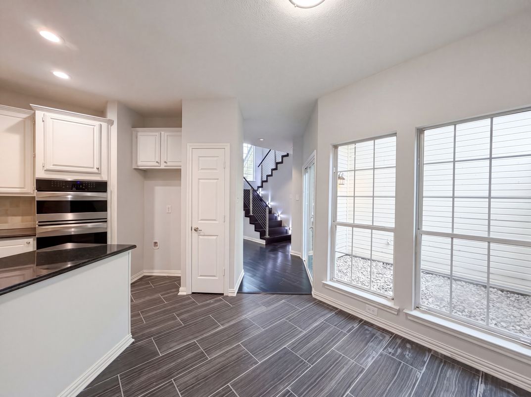 Photo 11 of 27 of 7707 Windmere Ct, Irving, TX