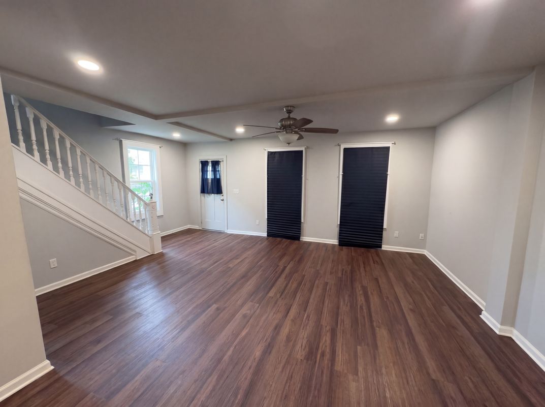 Property photo 3 of 316 W Commerce St