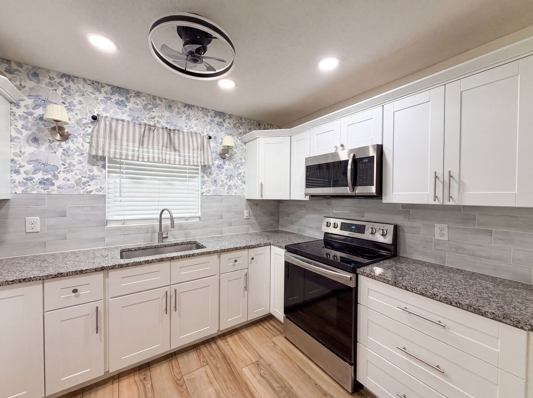 Photo 9 of 19 of 2242 E Dana Dr, Deltona, FL