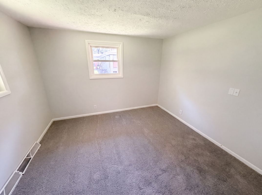 Photo 4 of 19 of 2434 W 67th St, Indianapolis, IN