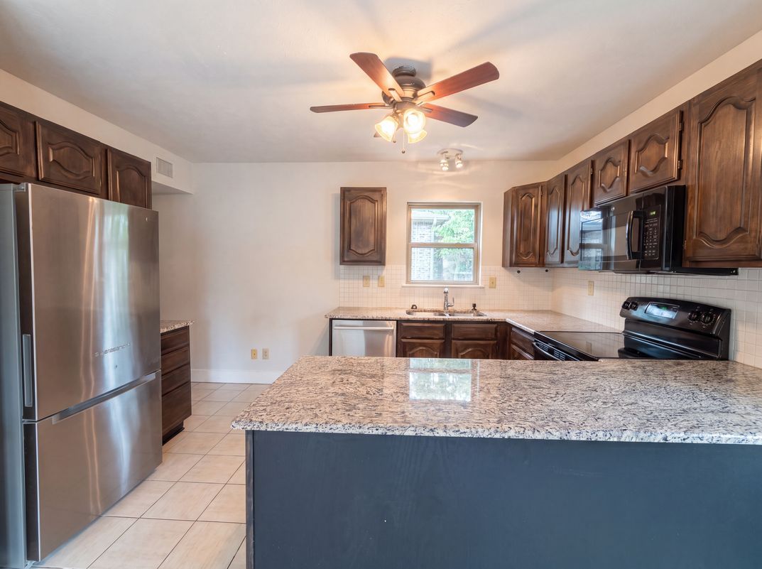 Photo 6 of 19 of 13324 Pandora Cir, Dallas, TX