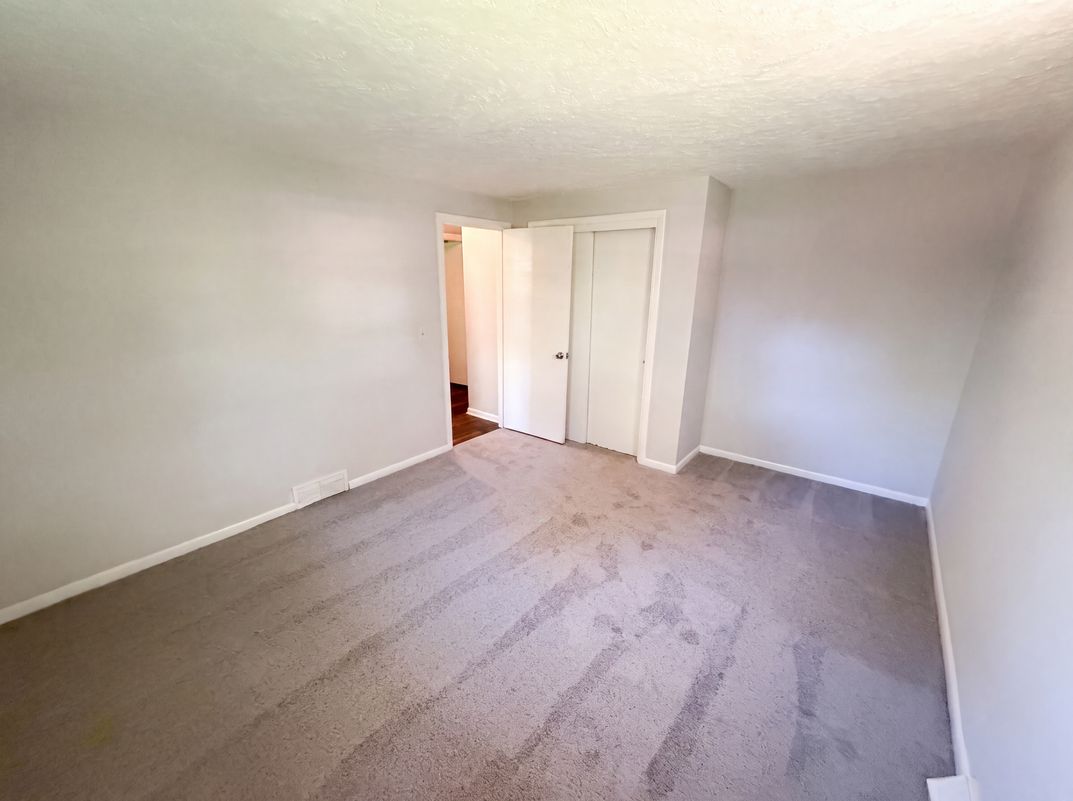 Photo 17 of 19 of 2434 W 67th St, Indianapolis, IN