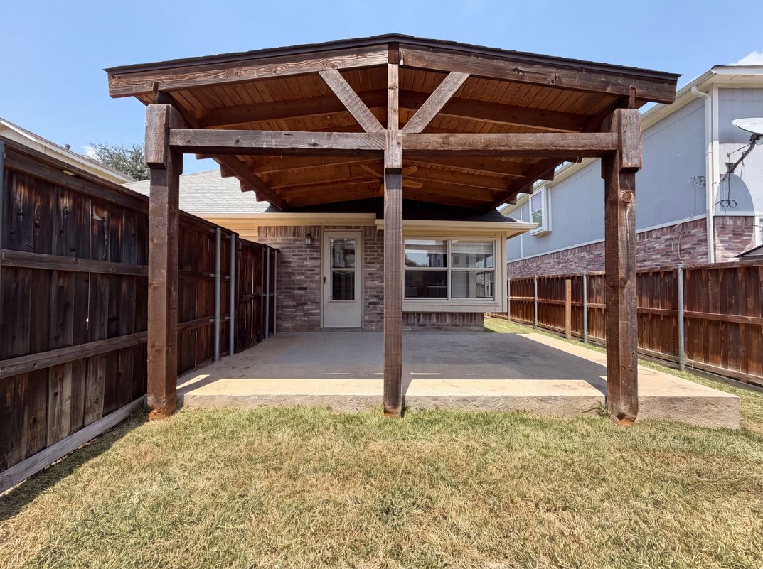 Photo 5 of 28 of 1688 Yellowstone Ave, Lewisville, TX