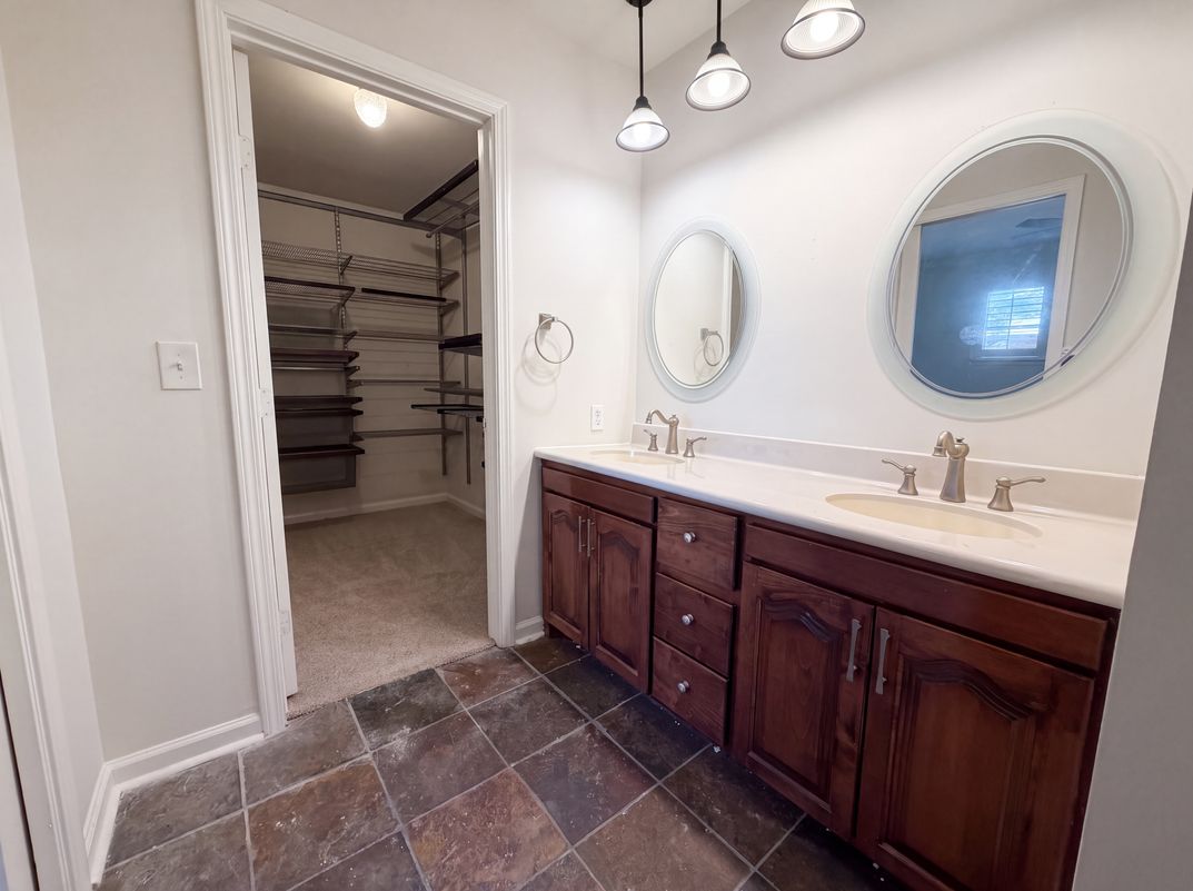 Photo 16 of 21 of 326 De Soto Dr, Universal City, TX