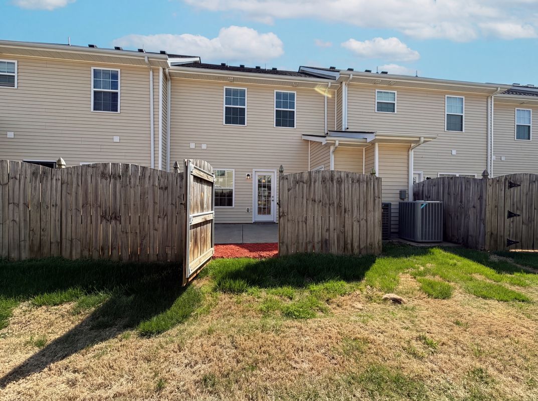 Photo 5 of 22 of 428 Kubota Dr, Murfreesboro, TN