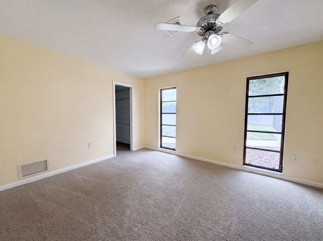 Photo 16 of 40 of 1301 Lucaya Ave, Venice, FL