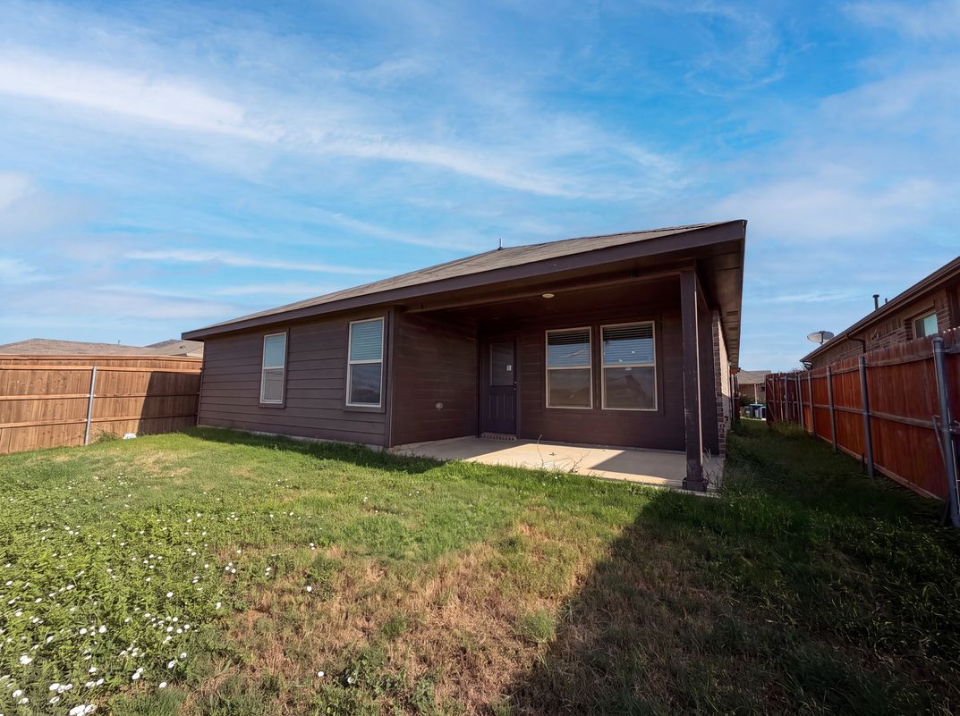 Photo 5 of 20 of 6337 Pontoon St, Fort Worth, TX