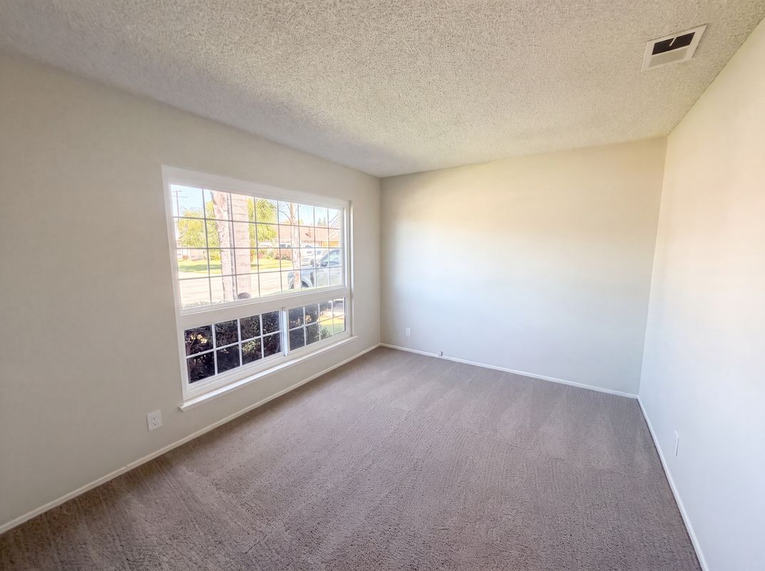 Photo 4 of 26 of 648 Brentwood Ave, Upland, CA