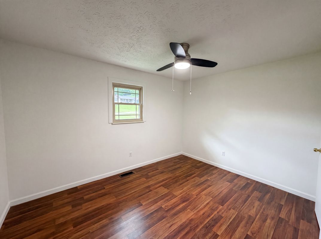 Photo 16 of 30 of 8505 Troutman Ln, Knoxville, TN