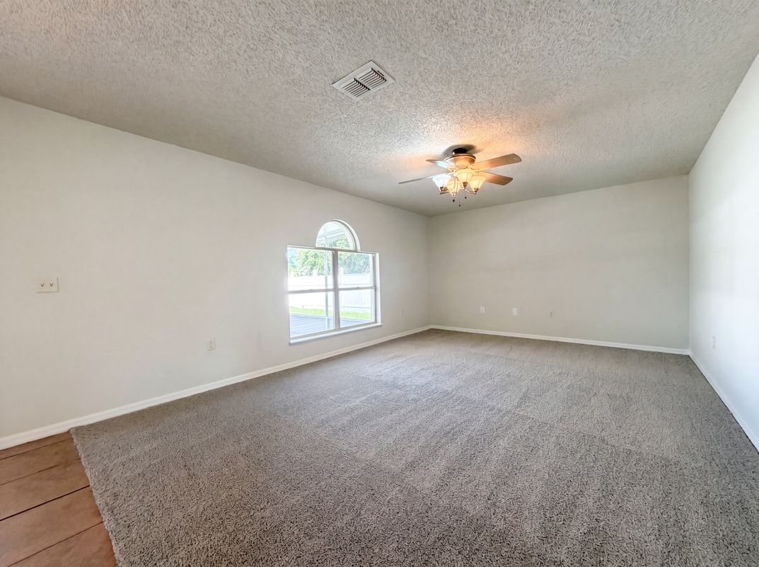 Photo 8 of 26 of 2158 Willesdon Dr W, Jacksonville, FL