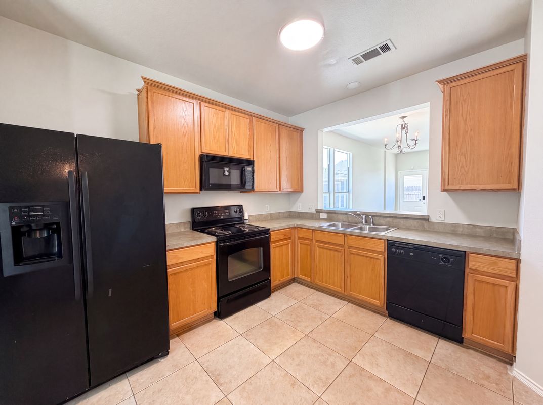 Photo 8 of 26 of 10636 Traymore Dr, Fort Worth, TX