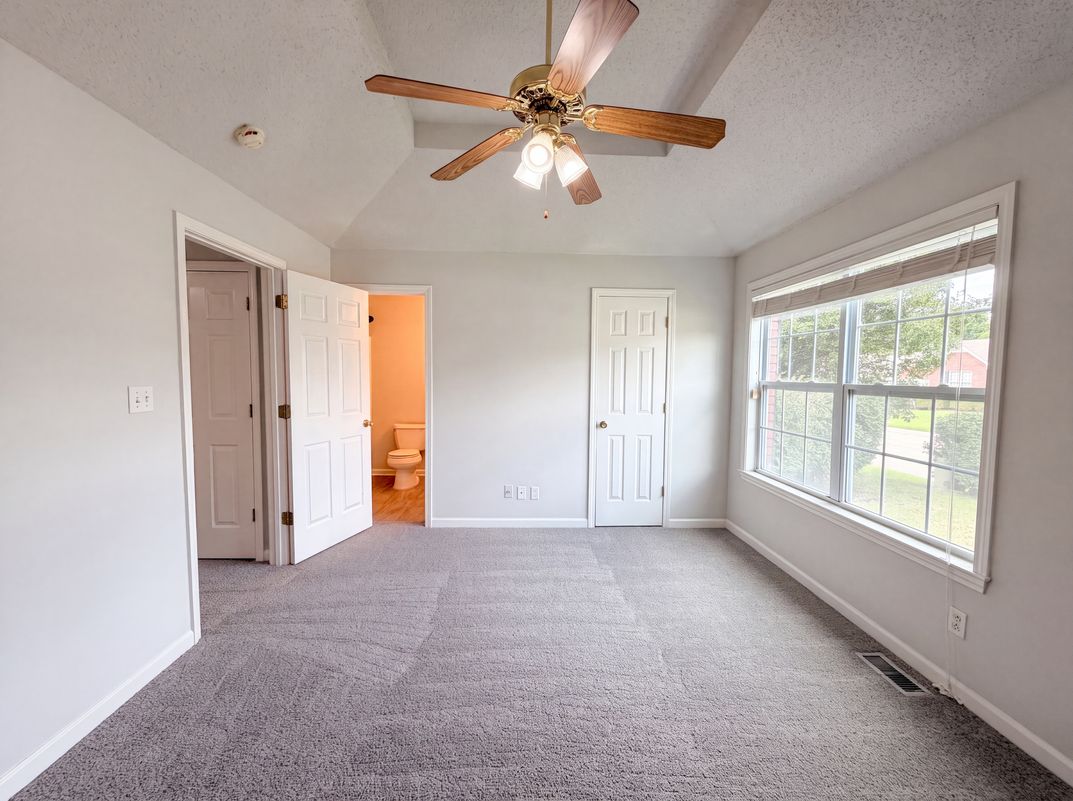 Photo 8 of 17 of 234 Grassmire Dr, Clarksville, TN
