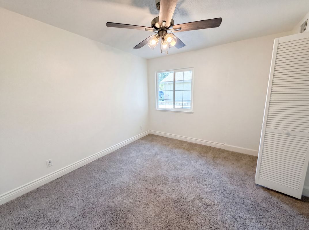 Photo 4 of 31 of 1422 Oakmont Dr, Roseville, CA