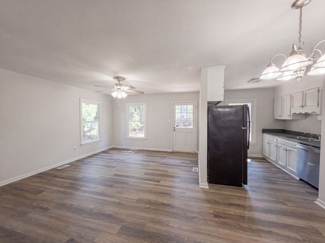 Photo 3 of 15 of 5314 Westminster Dr, Fayetteville, NC