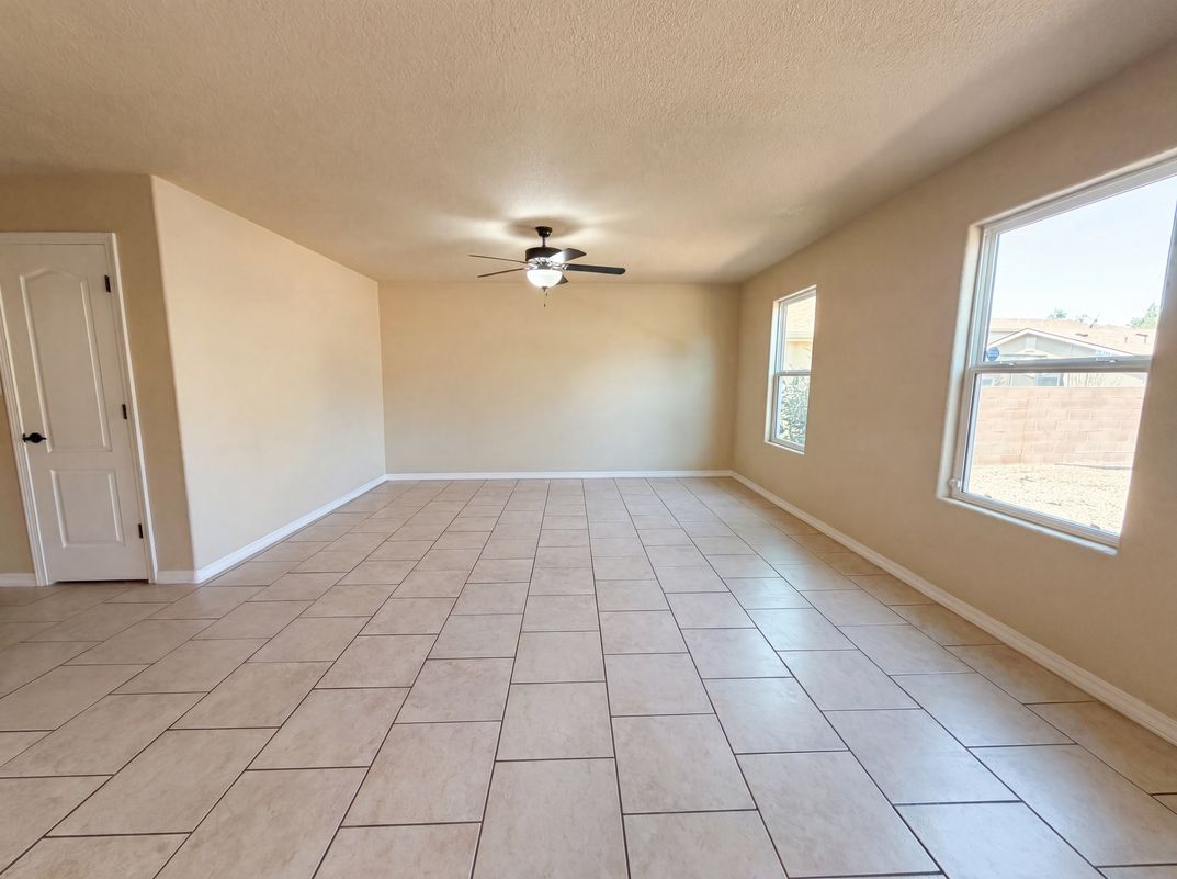 Photo 7 of 26 of 1309 Spruce Meadows Dr NE, Rio Rancho, NM