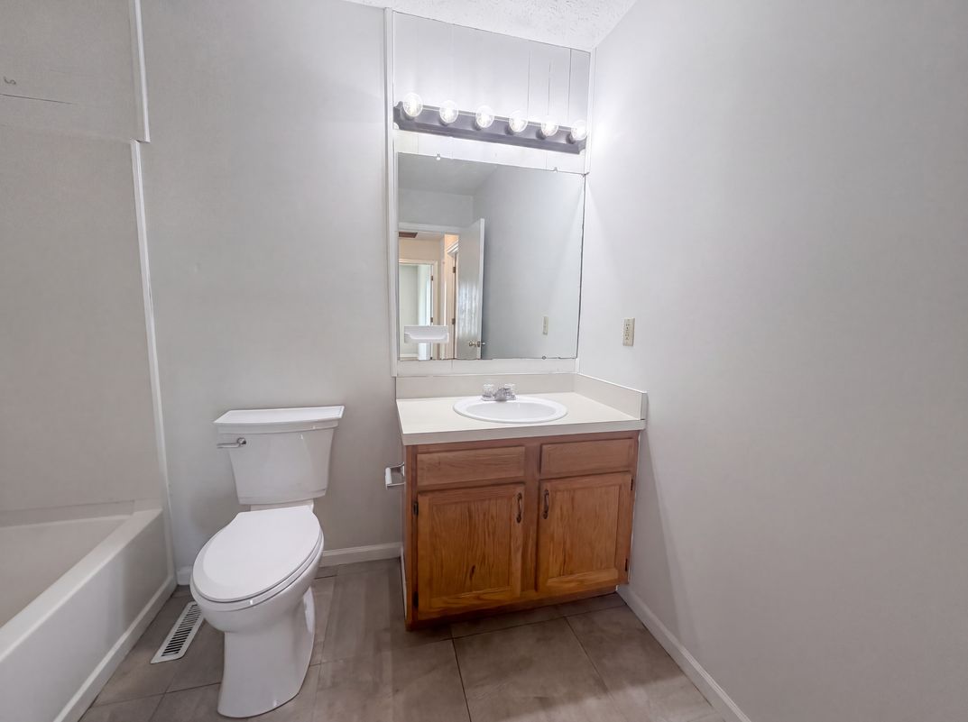 Photo 19 of 32 of 1618 Saddlebrook Dr, Heath, OH